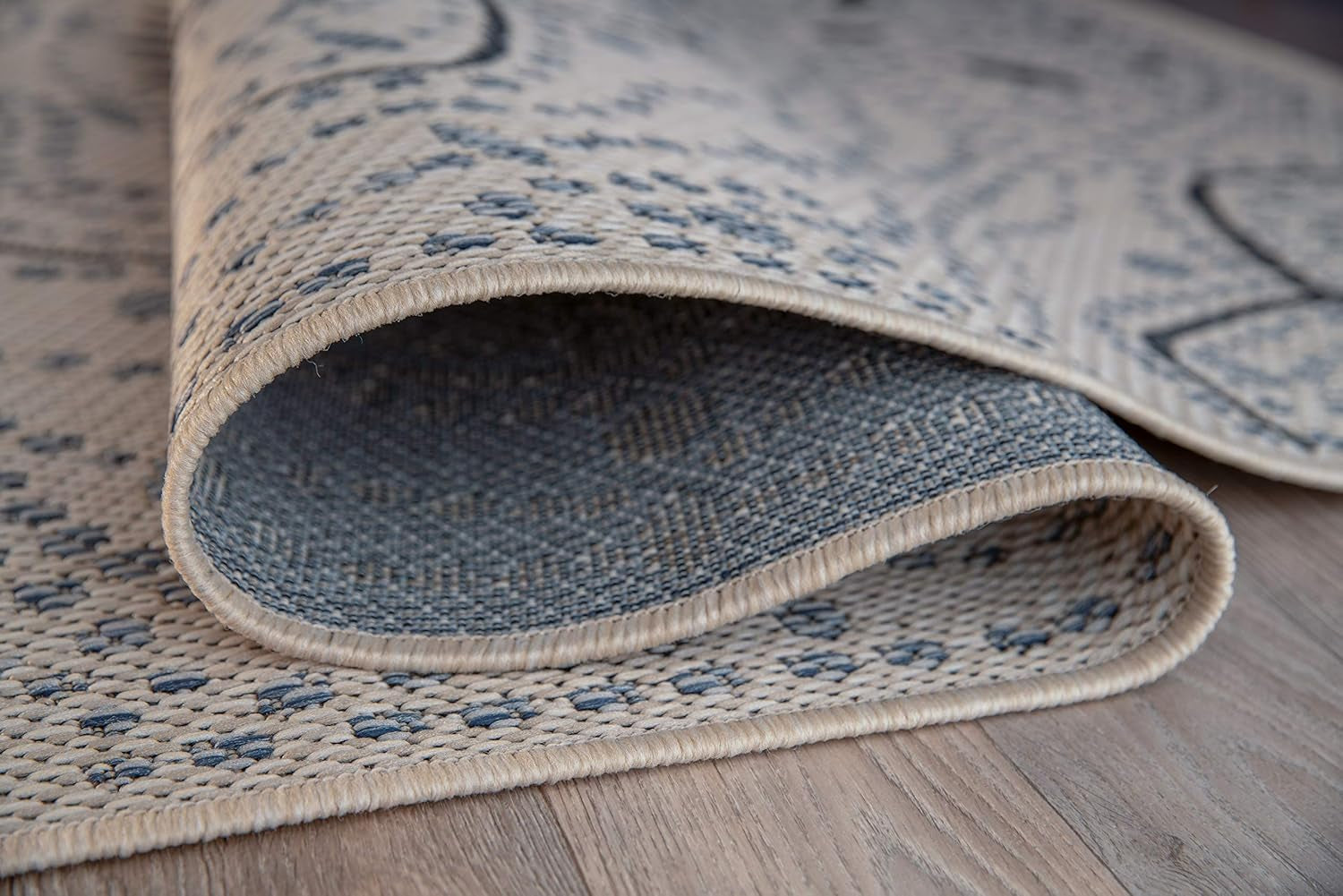 Medallion Indoor Outdoor Area Rug 5x7 – Easy-Clean Cream Patio, Deck & Balcony Rug