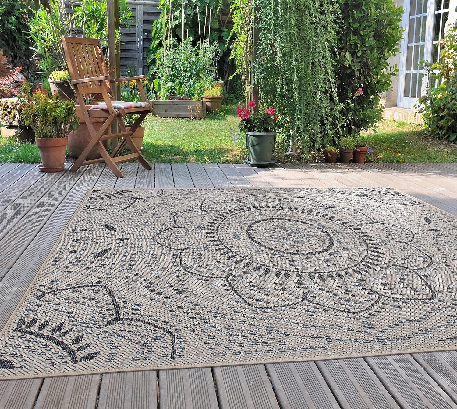 Medallion Indoor Outdoor Area Rug 5x7 – Easy-Clean Cream Patio, Deck & Balcony Rug